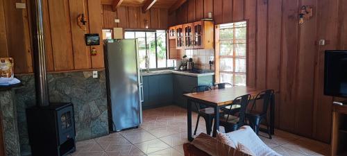 Η κουζίνα ή μικρή κουζίνα στο Cabaña pasaje las rosas