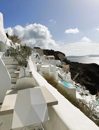 Lioyerma Cave Villa2 with Private Hot Tub