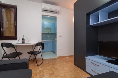 Apartment Gal