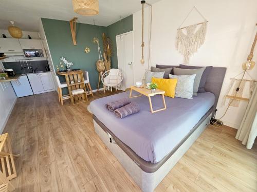 107 Paisible et unique avec terrasse sur vue piscine