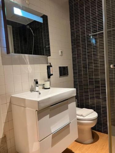 Cosy and Renewed T2 Apartament in Campolide - D
