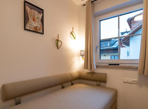 a room with a bench in front of a window at Villa Elisabeth in Strobl