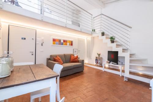 Quiet Hideway 650ft ponte Vecchio COSTA61