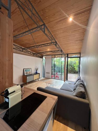 a room with a bed in the middle of it at Un jardin en ville in Toulouse