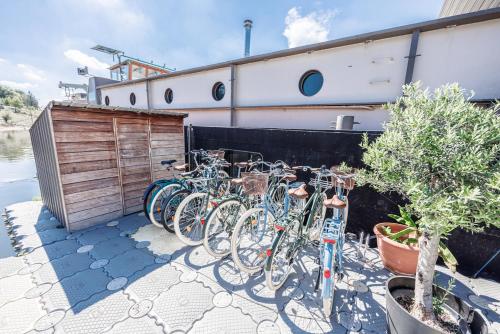 a group of bikes parked next to a building at Tabor 67 Luxury Houseboat in Ittre