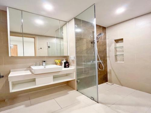 a bathroom with a sink and a shower at The Song Balcony Apartment Vung Tau in Vung Tau