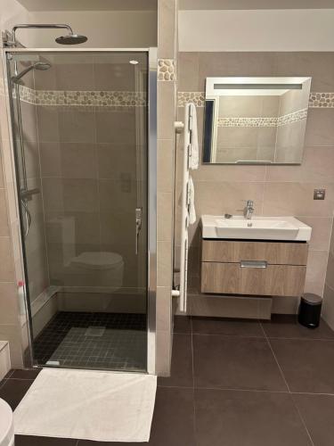 New Upscale 1 bedroom Apartment