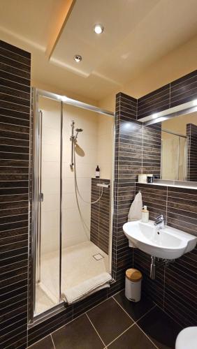 a bathroom with a shower and a sink at Sweet Lime Apartments Kaszubska 57m2 in Wrocław