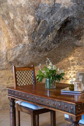Luxurious stone cave with pool and sea view