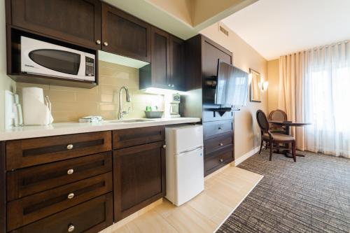 a kitchen with a sink and a microwave at Horseshoe Valley Suites - The Maple in Shanty Bay