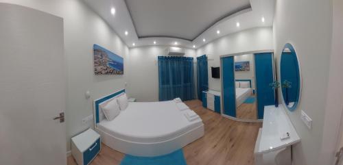 Апартамент Pink & Blue - 2BDR with Balcony - Wi-Fi tesisinde bir banyo