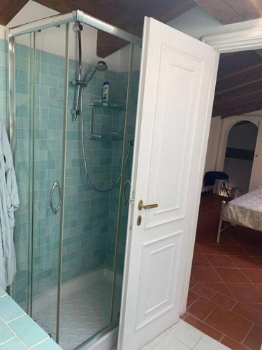 a bathroom with a shower with a glass enclosure at Villa Sandra in Stintino