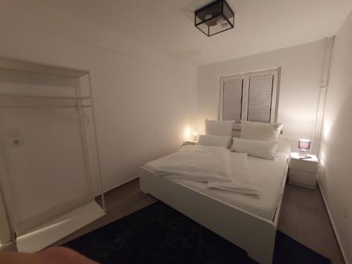 a bedroom with a bed with white sheets and pillows at Modern apartment cologne in Cologne
