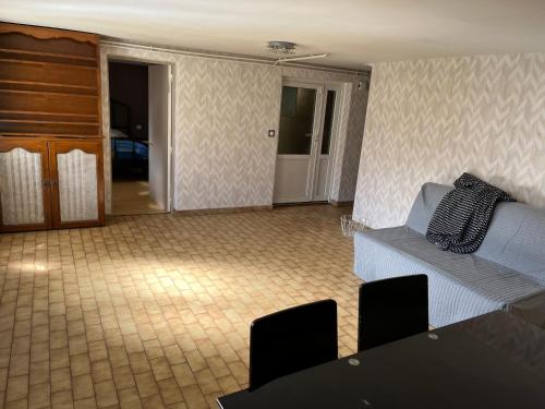 Photo de la galerie de l'établissement F2 indépendant dans maison proche RER C/Tram T9, à Villeneuve-le-Roi