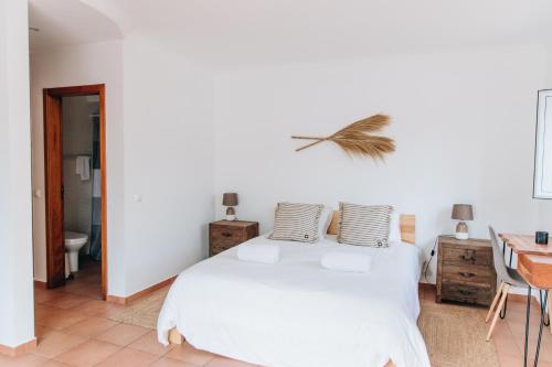 Ένα ή περισσότερα κρεβάτια σε δωμάτιο στο Casa Nook Arrifana