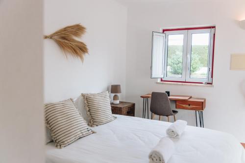 Ένα ή περισσότερα κρεβάτια σε δωμάτιο στο Casa Nook Arrifana