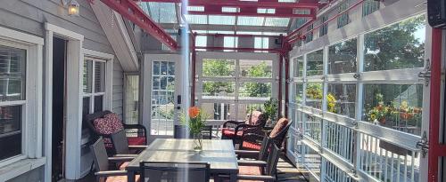 a screened in porch with a table and chairs at Appartement Maufils in Quebec City