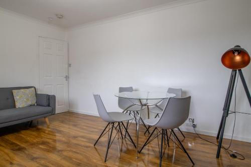 Χώρος καθιστικού στο 1 bed apartment central Hamilton free wifi with great transport links to Glasgow