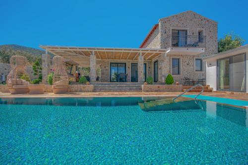 a house with a swimming pool in front of a house at Villa Pamira mit Basketballplatz in Eski Datca