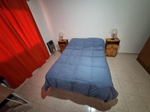 Ein Bett oder Betten in einem Zimmer der Unterkunft Cuarta División Apartments