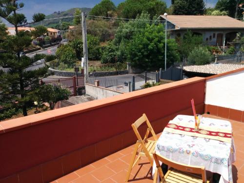 a table and chairs on the roof of a house at Casa Vacanze Volpe Dell'Etna in Nicolosi