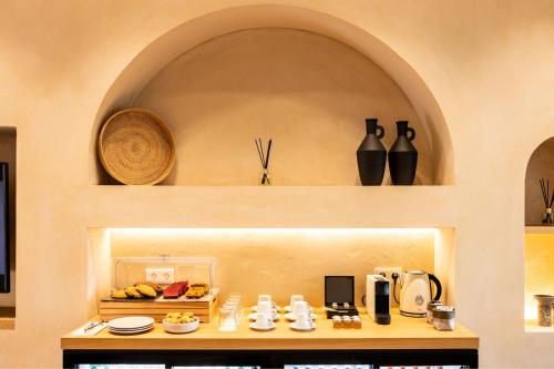 Utensilios para hacer té y café en Cosme, a Luxury Collection Resort, Paros