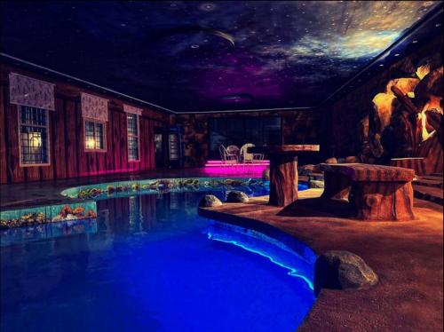 Bazén v ubytování شاليهات ليالي زين الشرف 2 nebo v jeho okolí