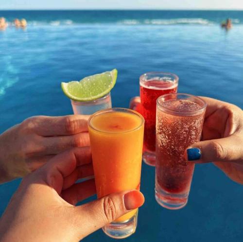 Minuman di Encantame Towers Velero C302 Condo