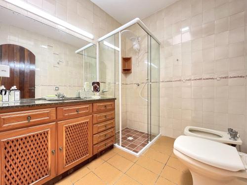 Ένα μπάνιο στο Extraordinária casa Pé na Areia - Piçarras