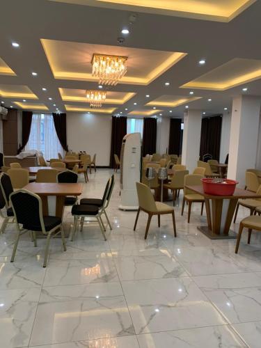 Ruang duduk di Hoa Hồng Hotel Sơn La
