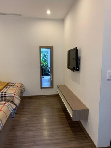 Televisyen dan/atau pusat hiburan di Hoa Hồng Hotel Sơn La