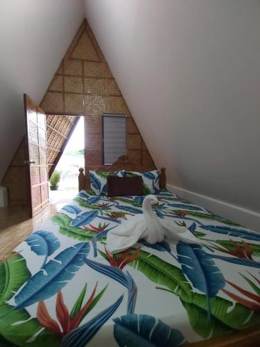 a bedroom with a bed with a swan on it at Casa Gracia's Hotel and Restaurant in San Aquilino