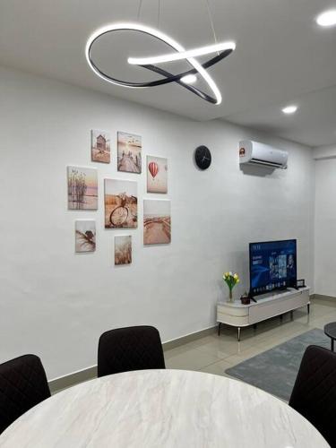 Μια τηλεόραση ή/και κέντρο ψυχαγωγίας στο Cloud Nine Homestay