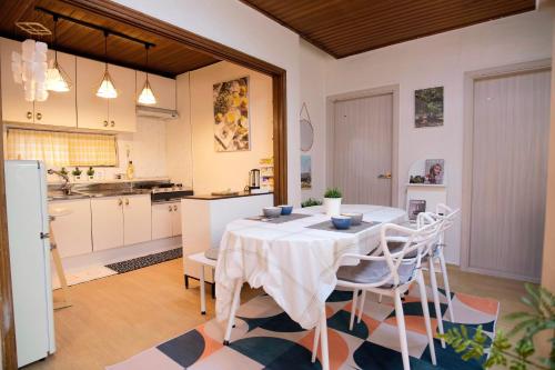 a kitchen and dining room with a table and chairs at SNU Stay in Seoul