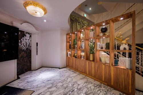 a room with a display case in a store at コスタリゾート茅ヶ崎大人専用 in Suka