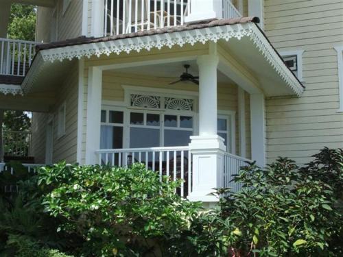 a front porch of a house with a balcony at Los Balcones in Sosúa
