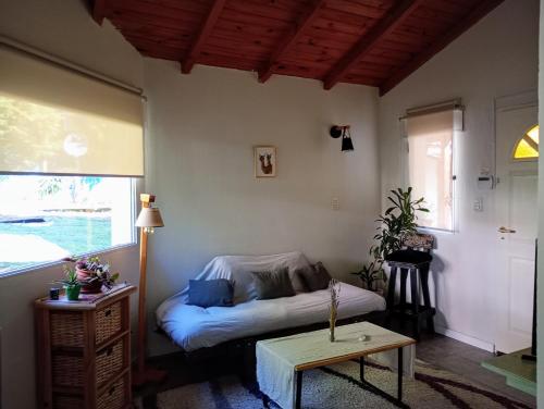 a living room with a bed and a table at Casa con jardín - Circuito Chico, Bariloche in San Carlos de Bariloche