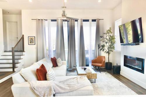 a living room with a white couch and large windows at Comfortable Modern Home in Downtown Houston - Sleeps 10 in Houston