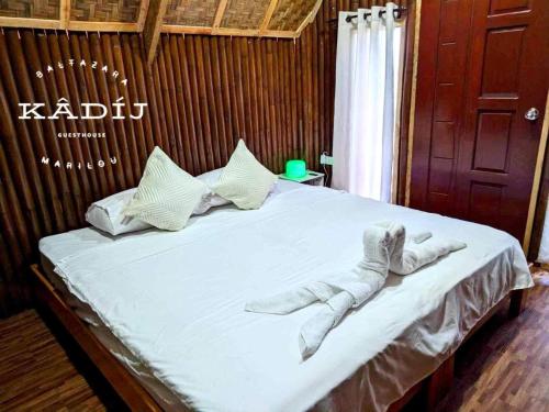 A bed or beds in a room at KADIJ Guest House