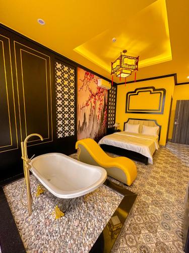a bathroom with a tub and a bedroom with two beds at Tuyet Suong Hotel in Quang Ngai