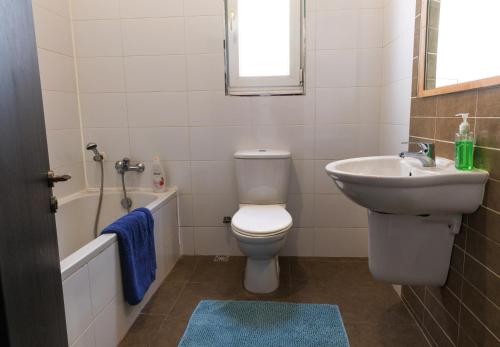 Koupelna v ubytování Stylish St Julians 2 bedroom apartment for rent in the city centre with Terrace