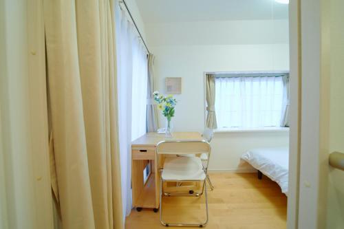 a room with a desk with a chair and a window at Shinjuku 'Deep Lane' Villa in Tokyo