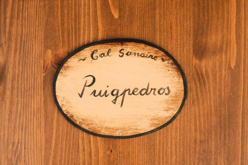 a sign on a wooden wall with the wordsjadourn vampires at Cal Marrufès in Puigcerdà