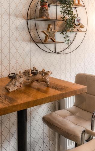 a wooden table with a star decoration on it at Gasthof Barlida in Lainach