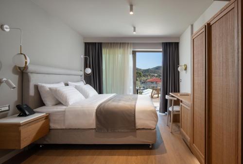 a hotel room with a bed and a balcony at Oniro Boutique Hotel in Toroni