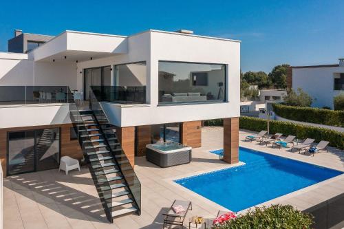 Luxusvilla mit Privatpool, Jacuzzi, Sauna, Meerblick