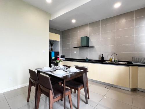 a kitchen with a table and chairs in a room at D'pristine by Antlerzone in Johor Bahru