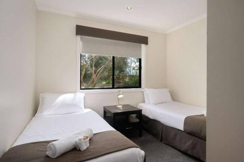 Giường trong phòng chung tại Lakeview Villa 2 bedrooms