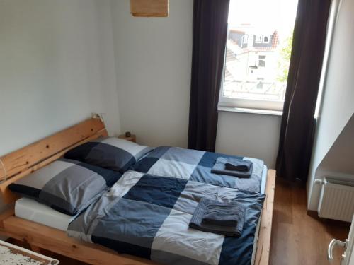 Tempat tidur dalam kamar di Ruhe über den Dächern Hannovers