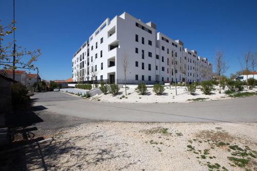 AG apartment with balcony and garage
